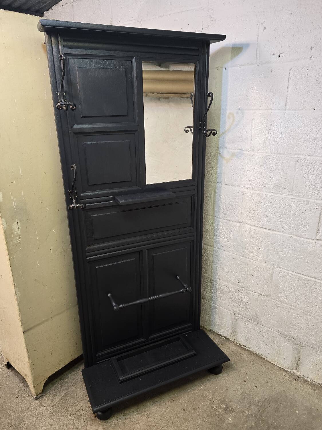 Entrance hall from around 1930 repainted