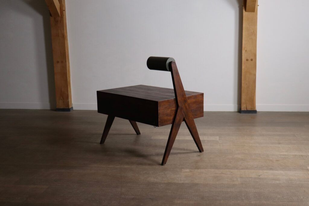 Bureau Pierre Jeanneret avec lampe intégrée, Chandigarh, années 1950