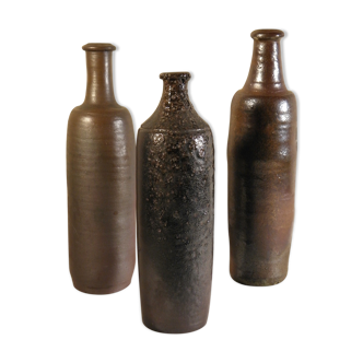 Lot de trois bouteilles anciennes en grès