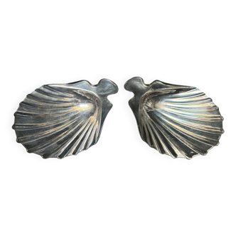 Set of two metal pocket emptiers, scallop shape