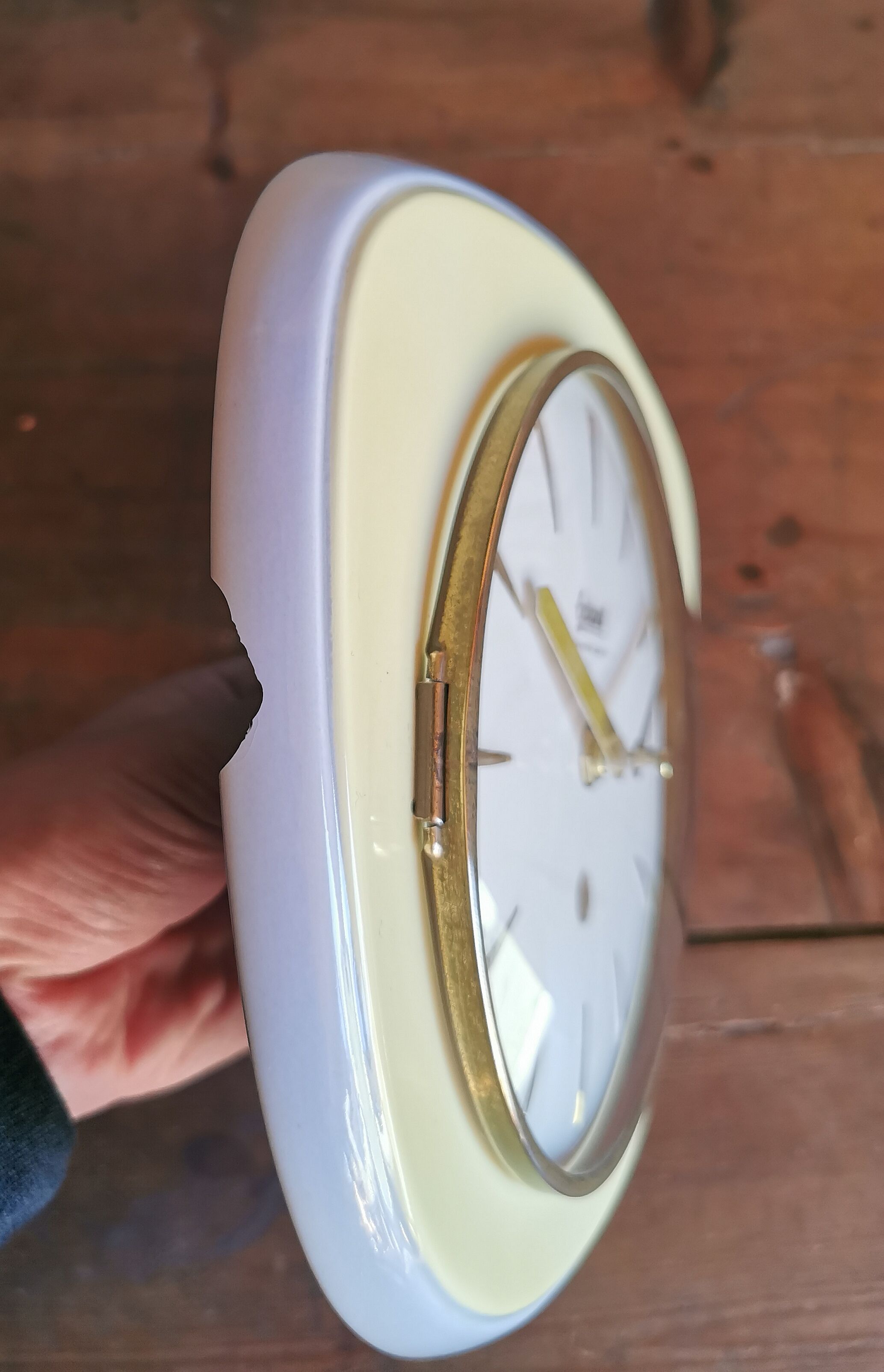 Vintage ceramic clock silent wall clock "Golden yellow guarantor"