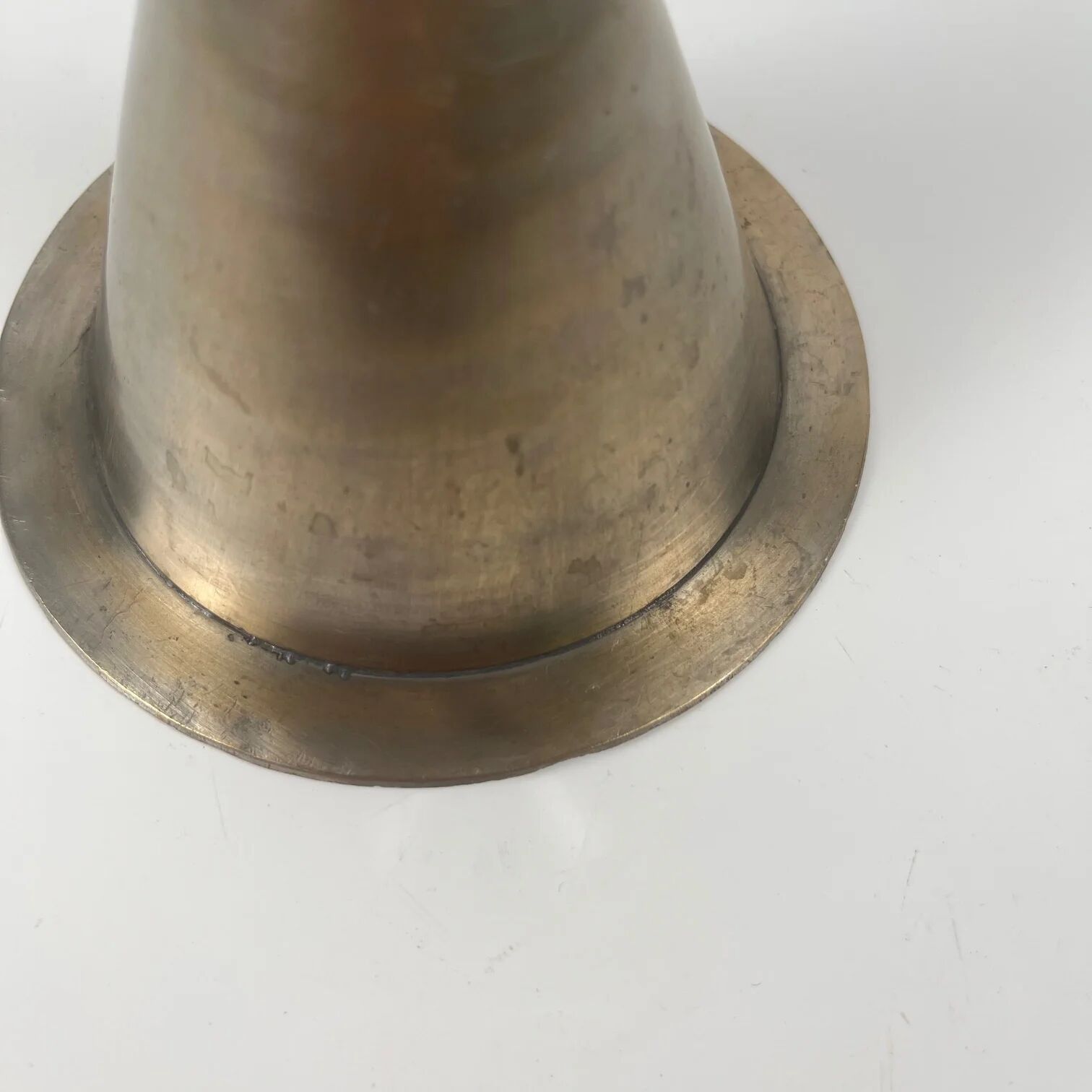 Rare pair of bell and candlestick in the shape of an hourglass, postmodern style - Memphis in metal, 1980.