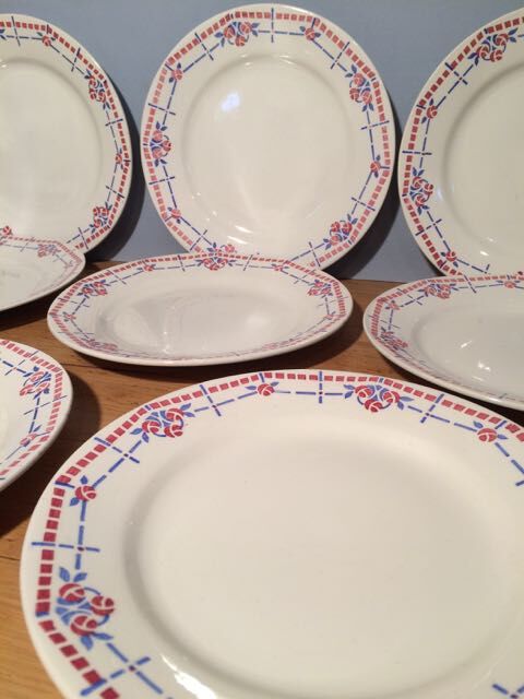Suite de 10 assiettes plates CM Paris