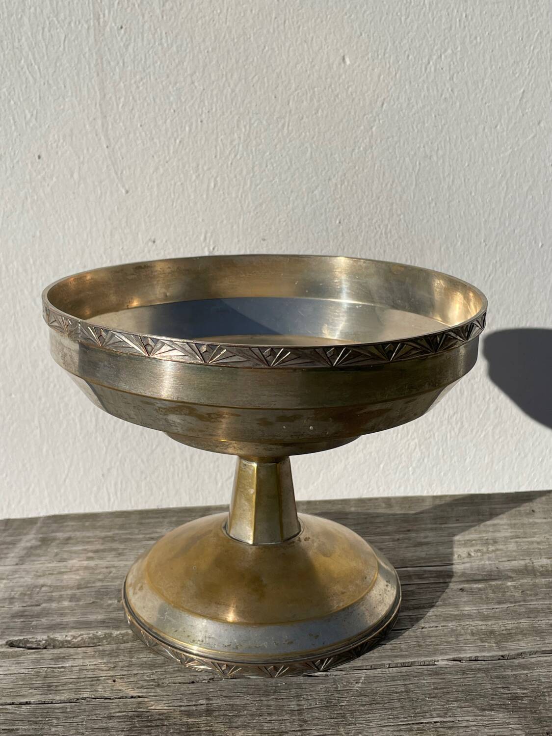 Art Deco footed cup in silver metal