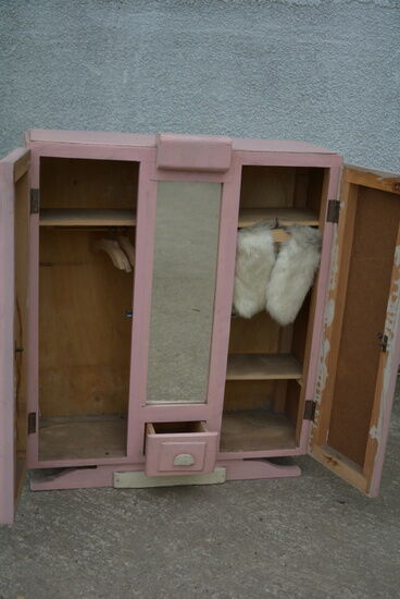 Doll's wardrobe