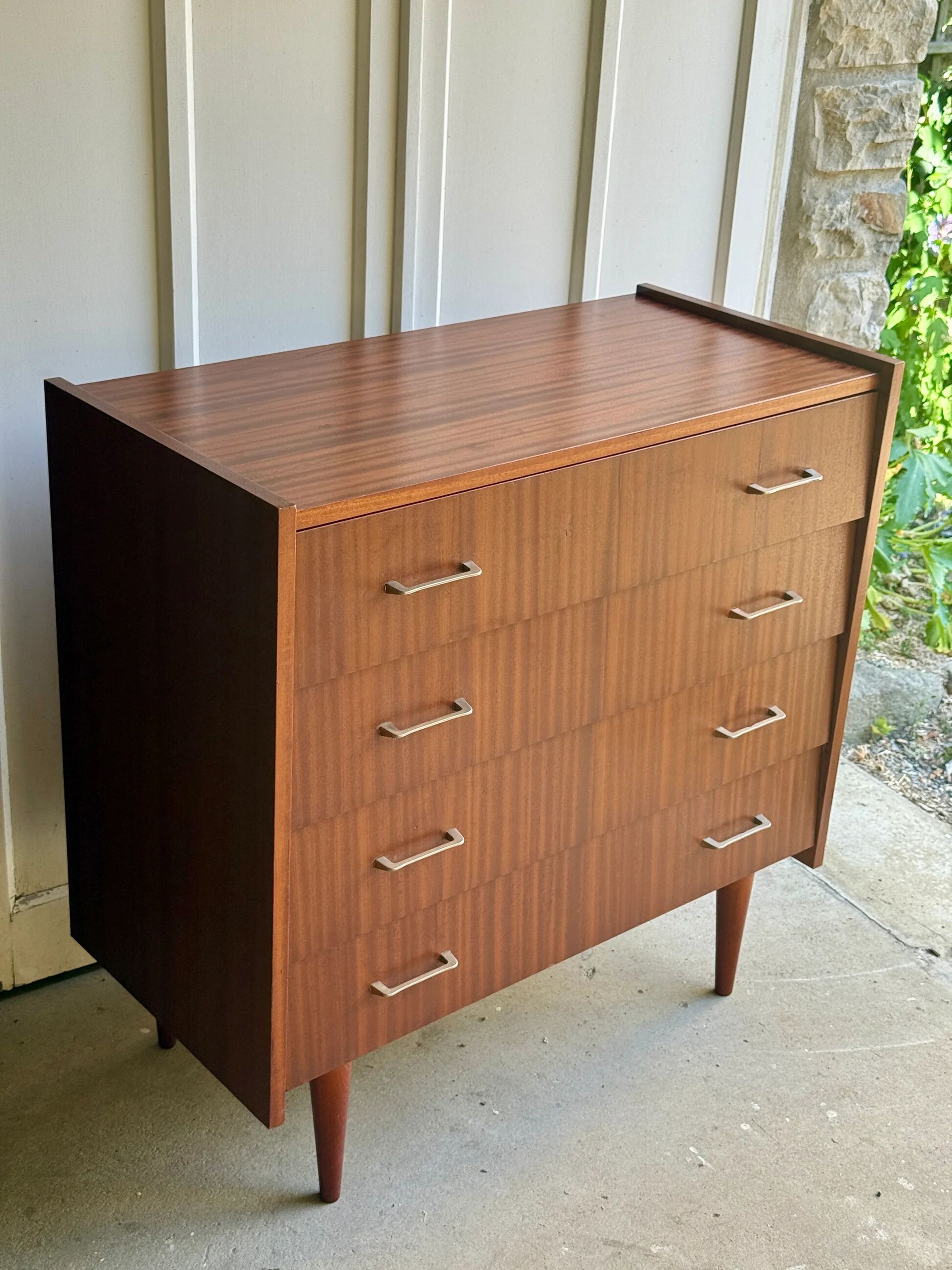 Mid-century commode style