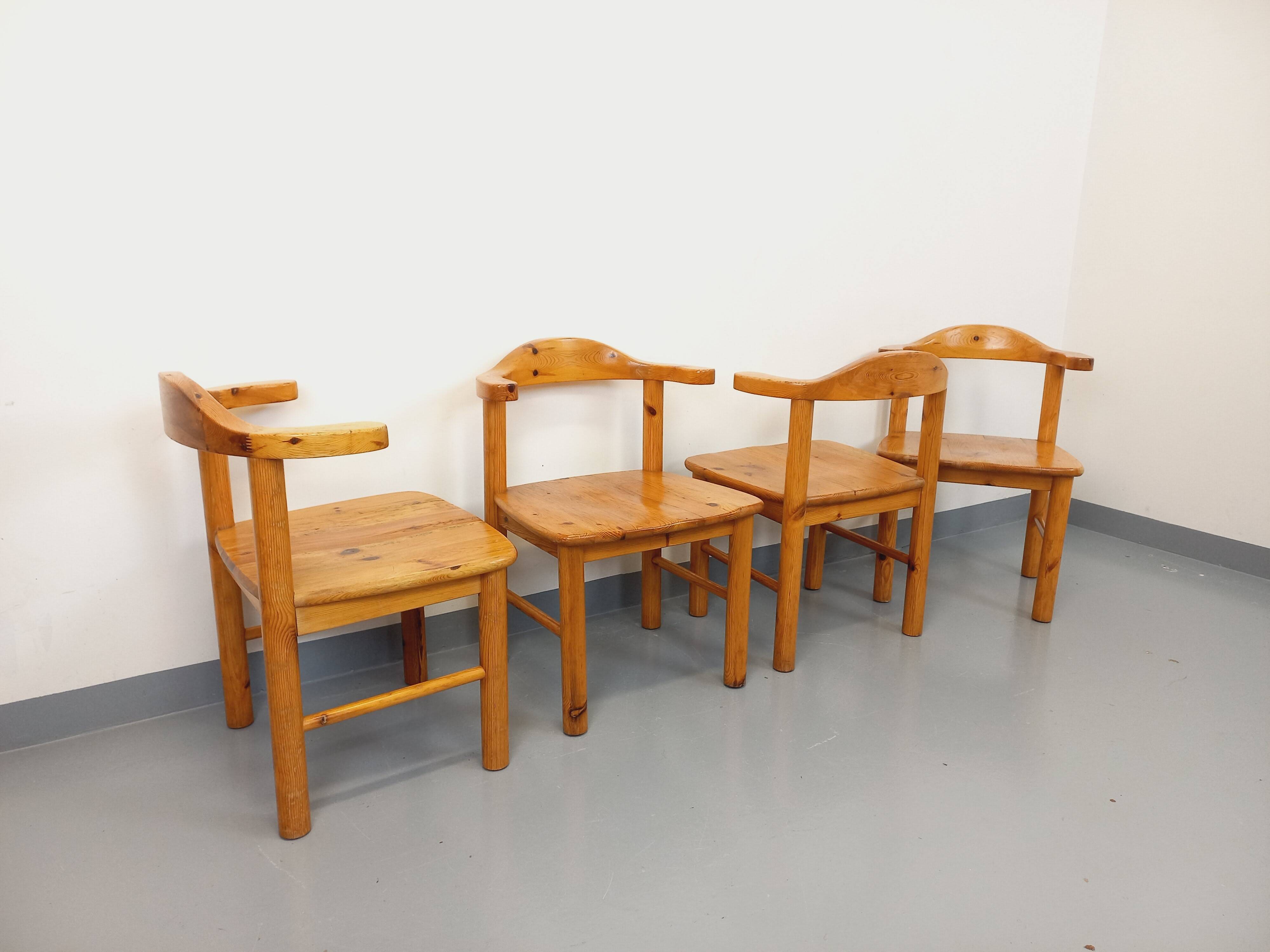 Set of 4 armchairs in pine from the 60s and 70s