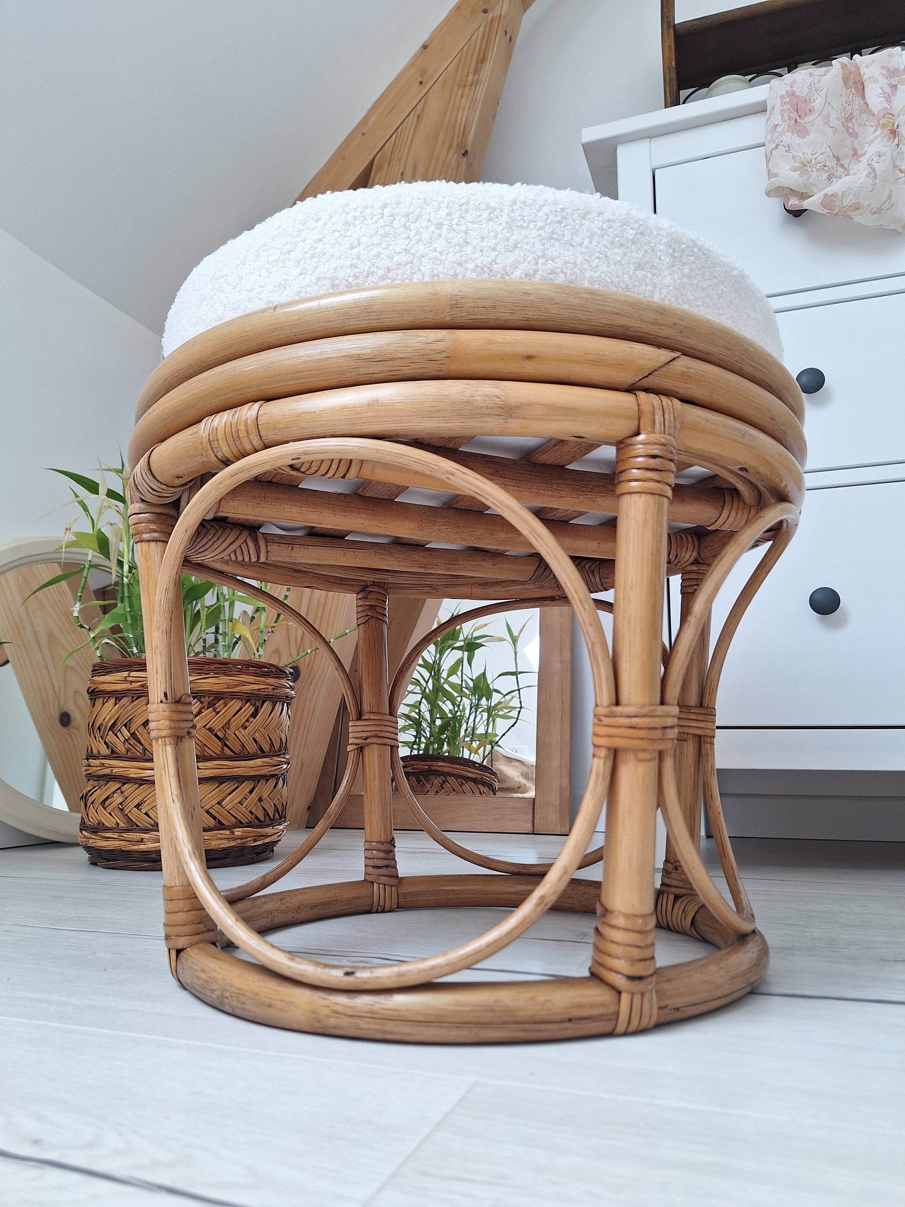 Pouf en rotin et tissu bouclette
