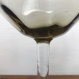 2 glasses of smoked glass champagne