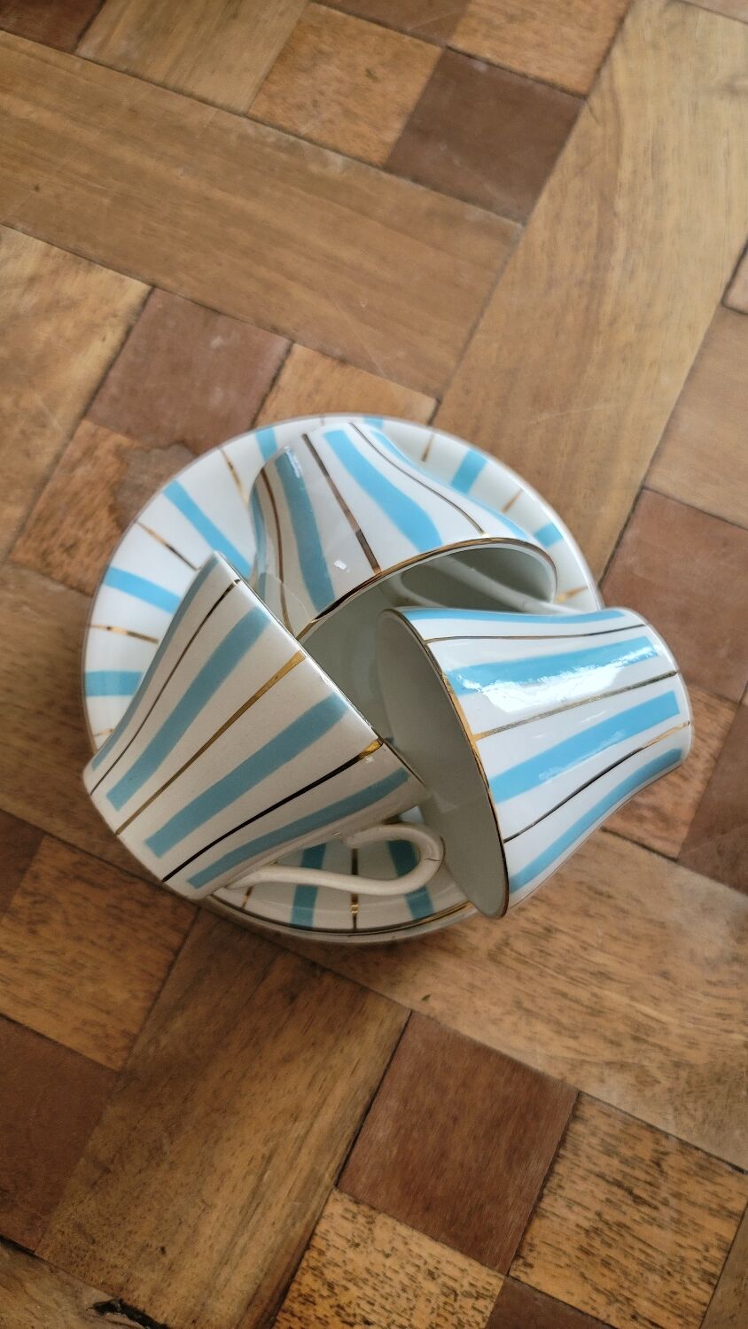 3 cups and digoin cups