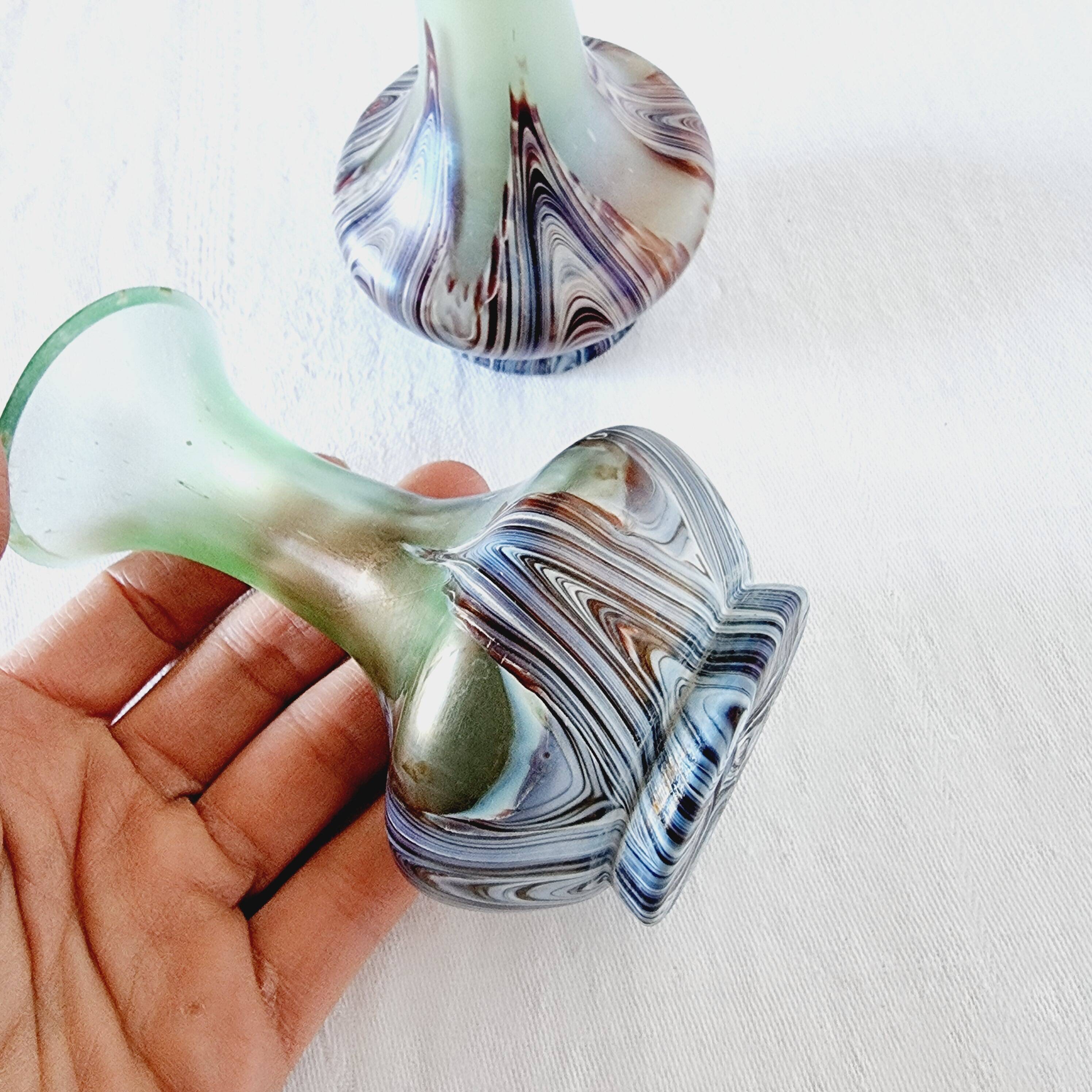 2 exclusive Loetz Violet vases in Bohemian crystal from 1899.