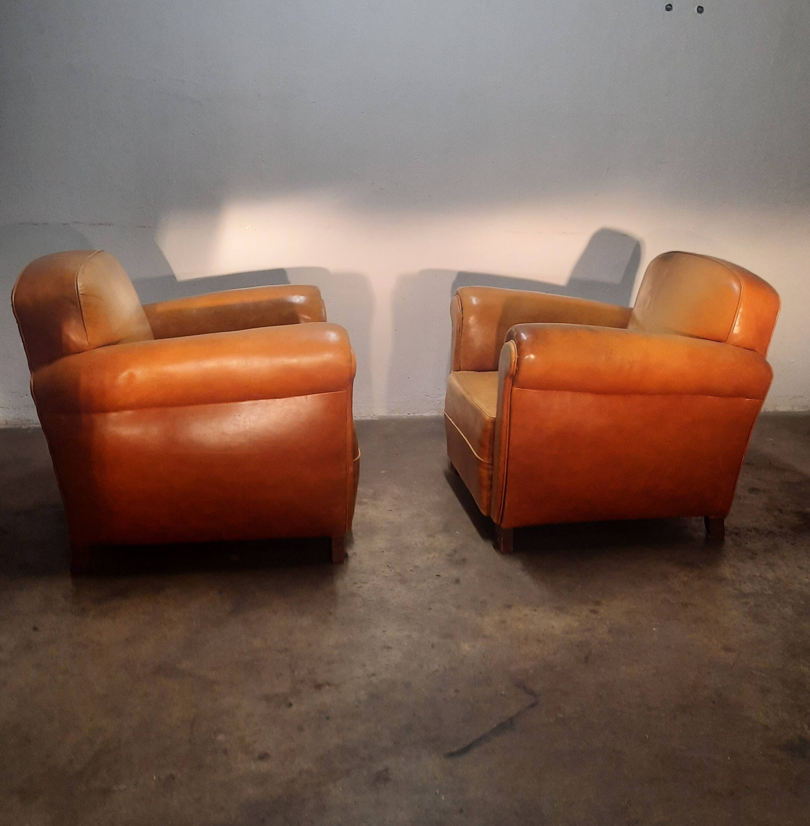 Pair of club shoes from the 1950s in tawny leather.