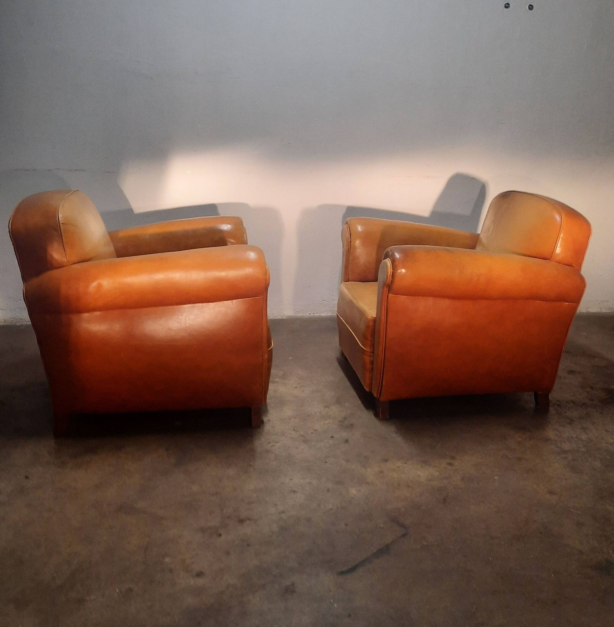 Pair of club shoes from the 1950s in tawny leather.