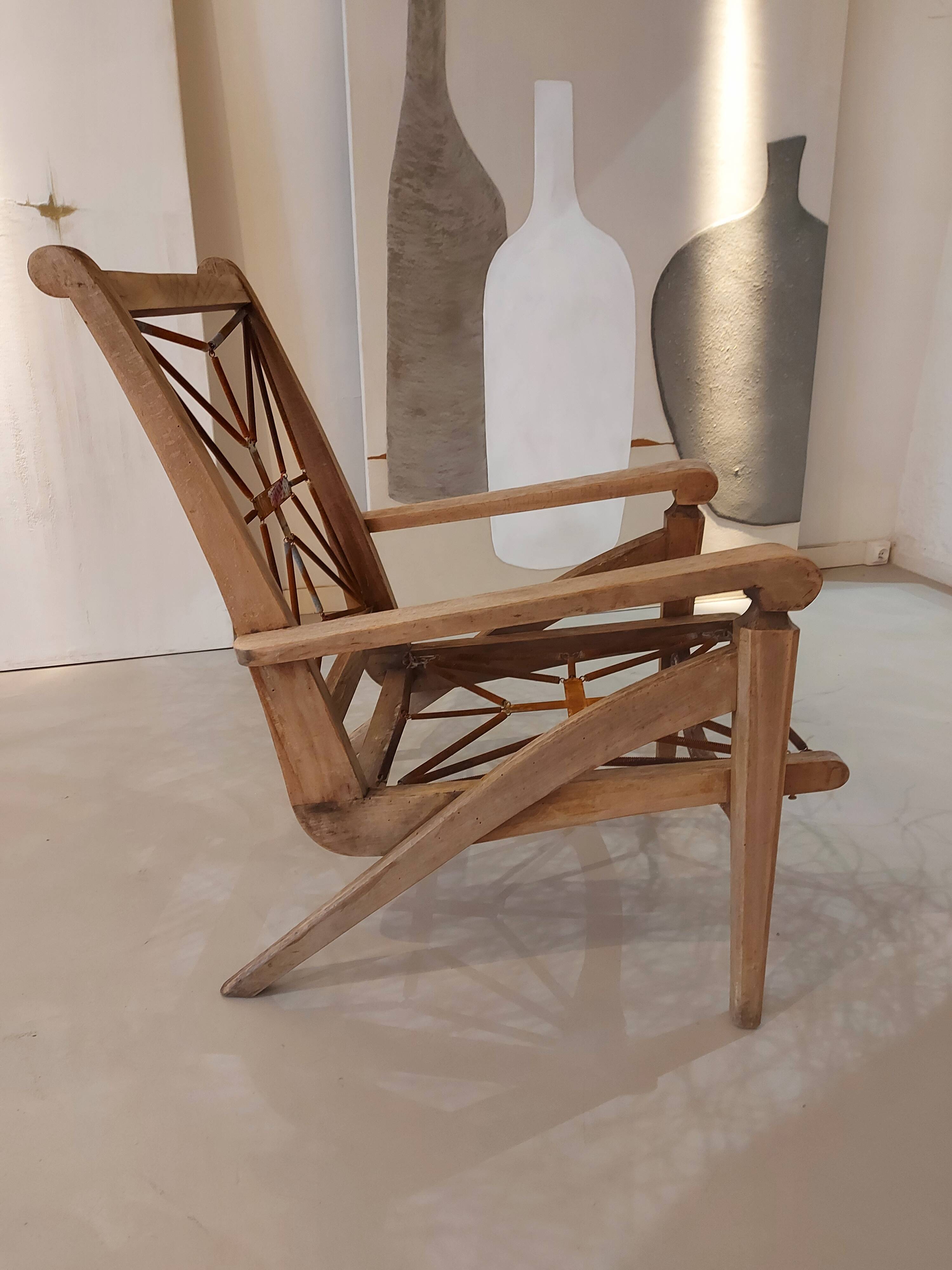 Free span vintage armchair