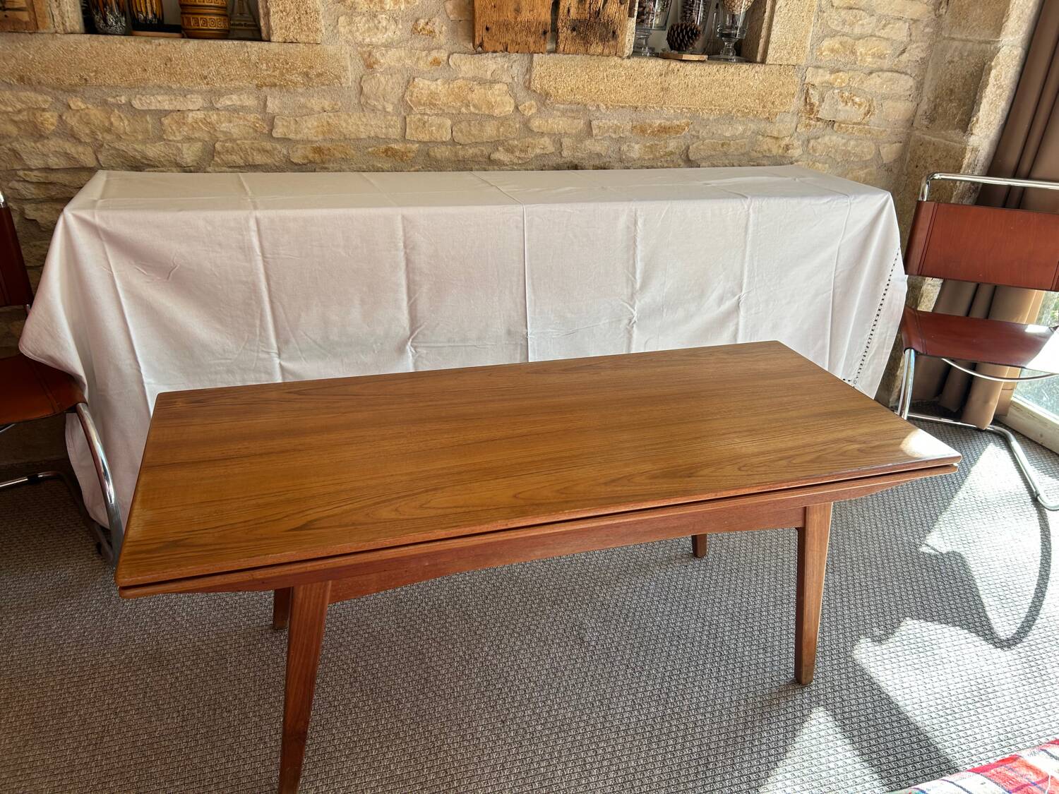 Scandinavian lift-up coffee table