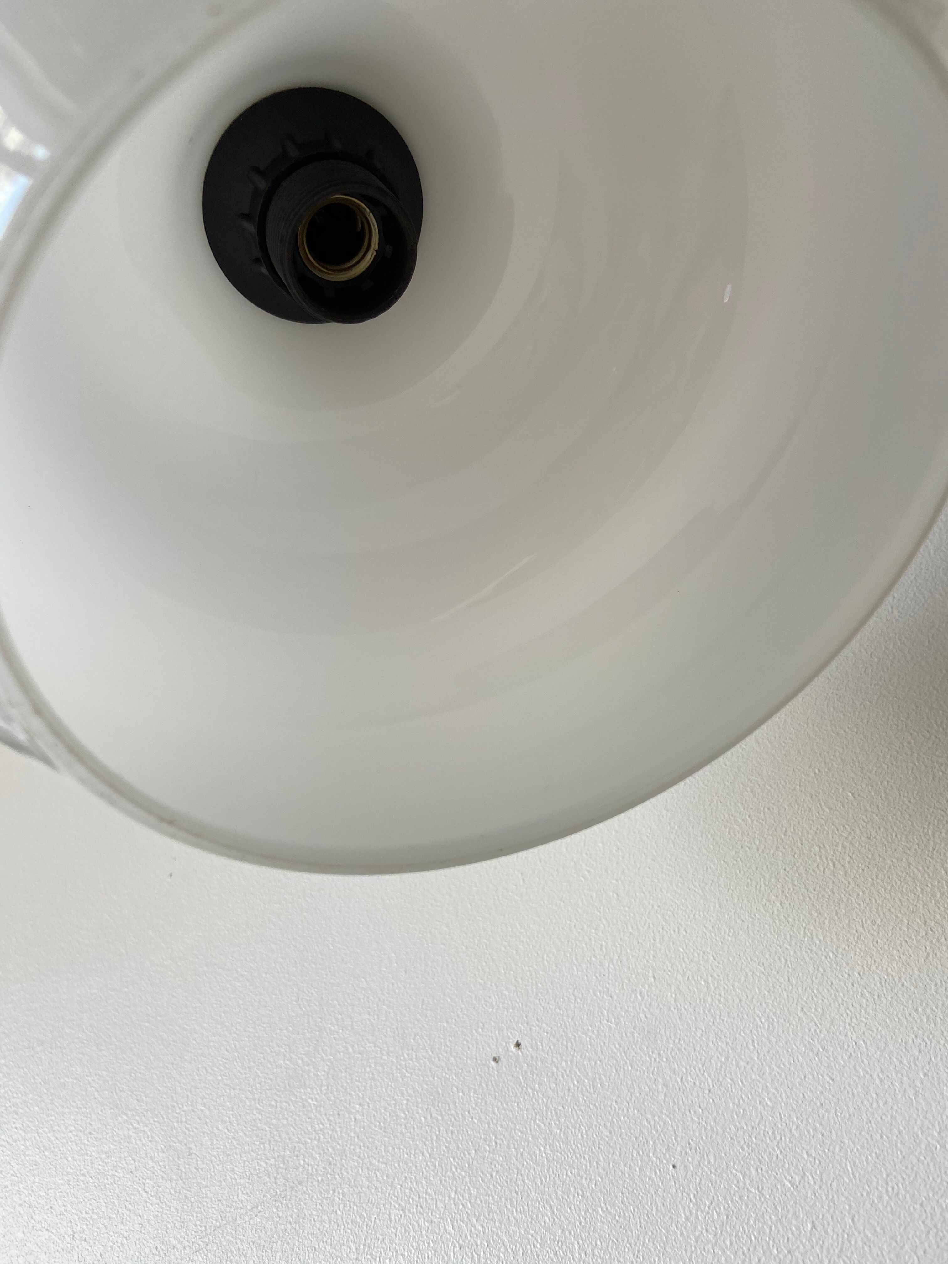 Suspension scandinave en bois et opaline blanche