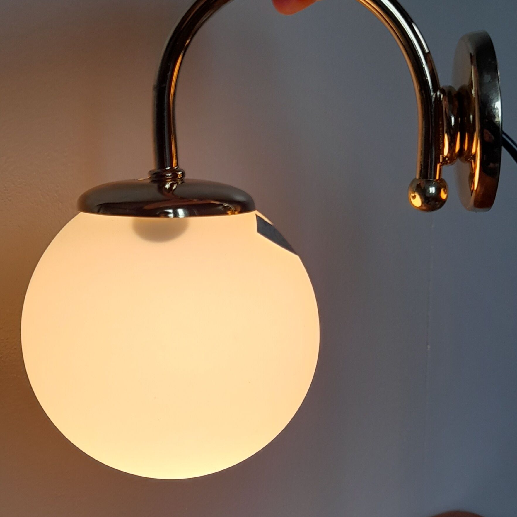 Applique murale opaline blanche métal doré Italie années 80)