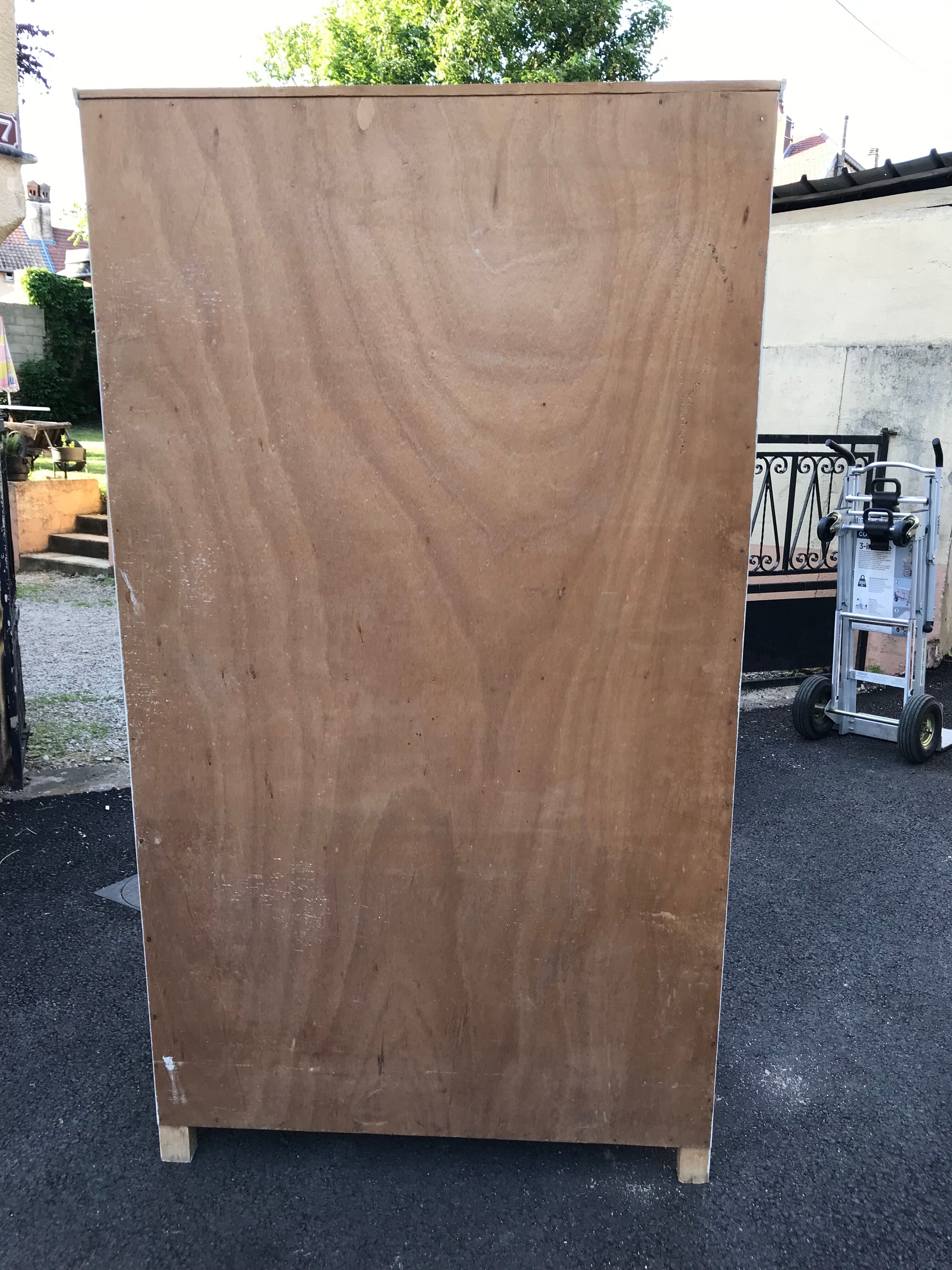 Paridian cabinet