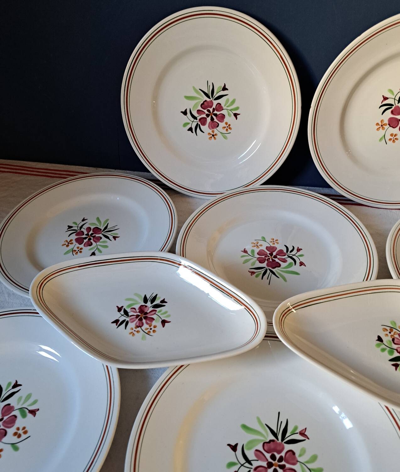 Set of 8 hand-painted dinner plates
