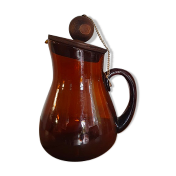 Pichet en verre ambré