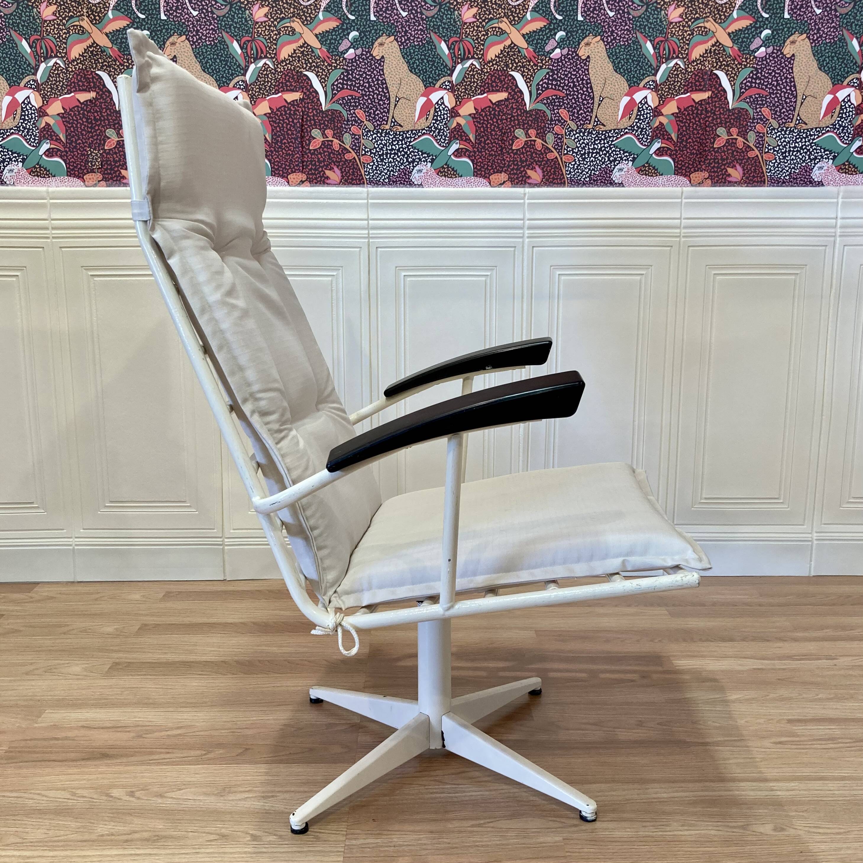 Swivel armchair in metal and Bakelite, 1960s design.