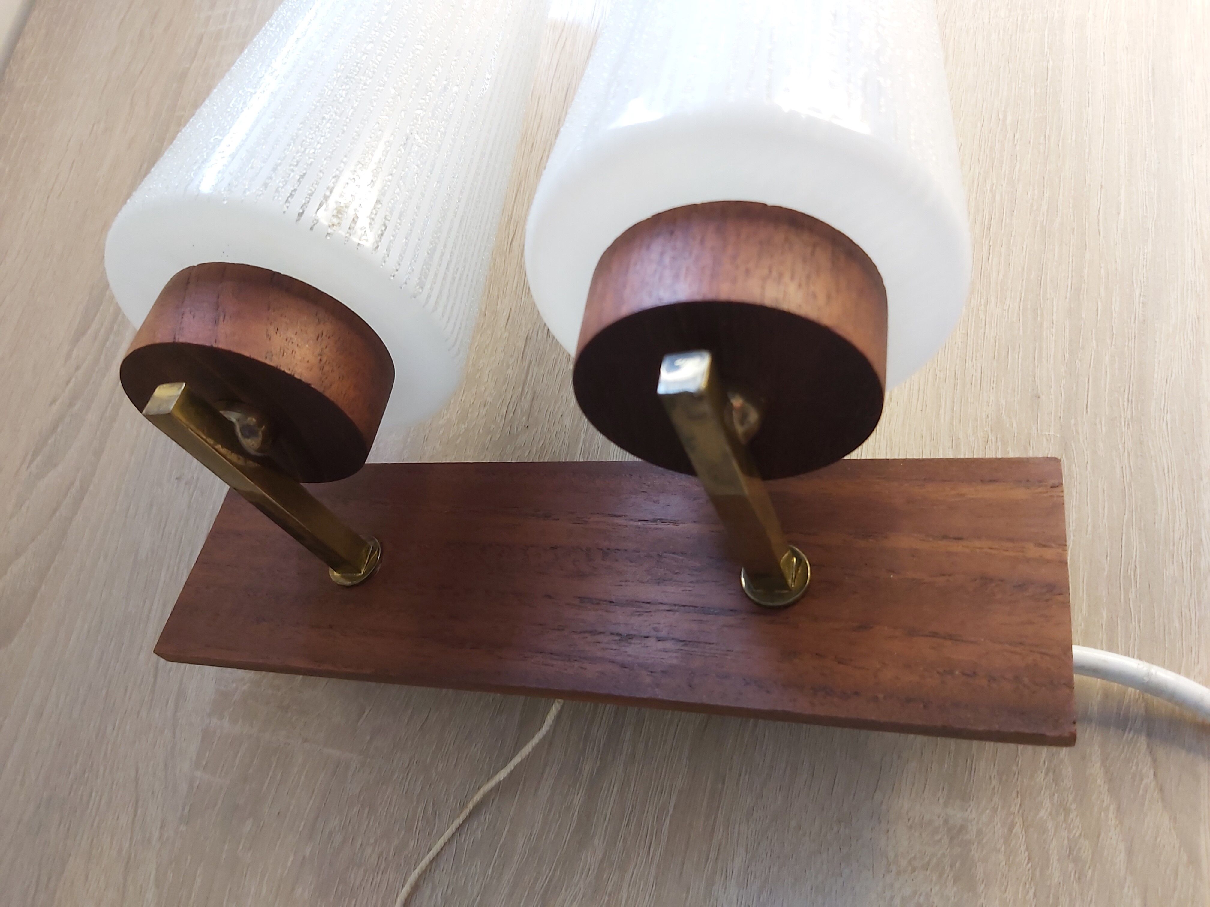 Wall lamp in teak wood and glass