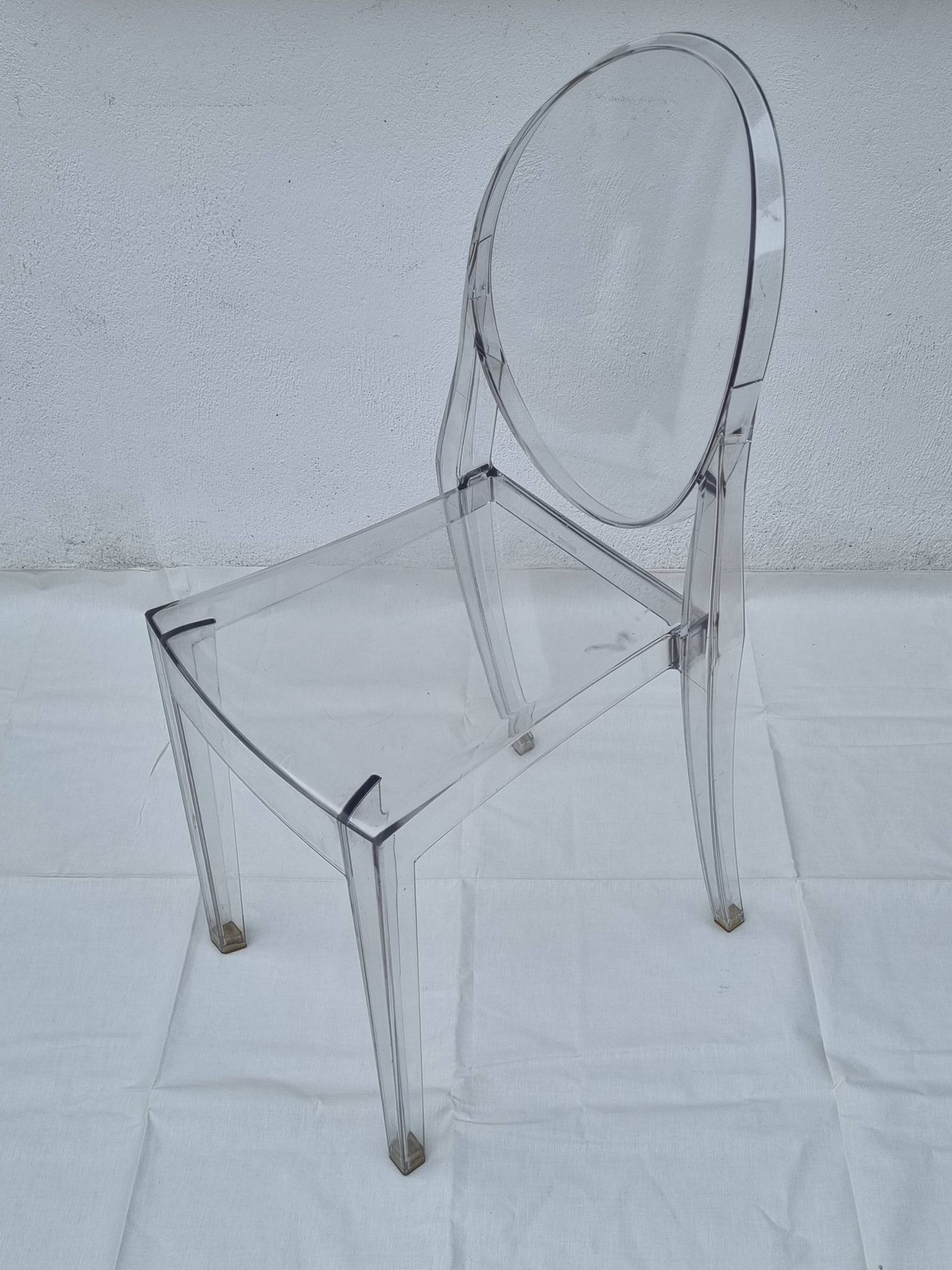 Chaise “Victoria Ghost” – design Philippe Starck pour Kartell