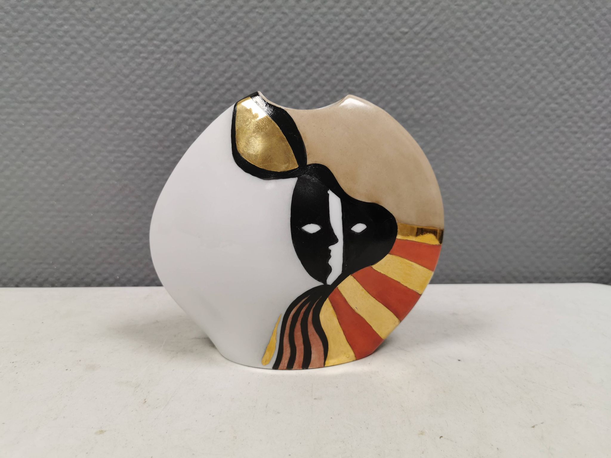 Vase with a motif, in an abstract style.