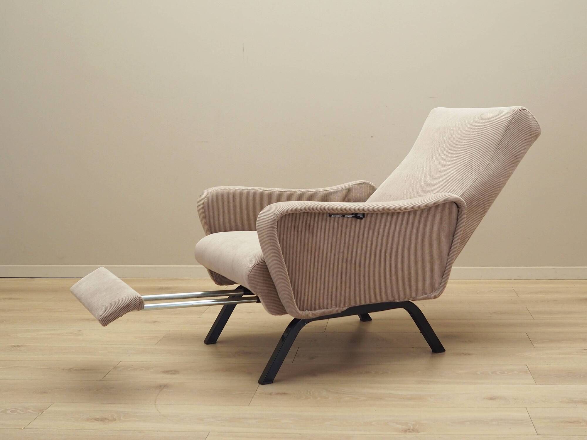 Adjustable armchair, Italian design, 1970s, production: Italy