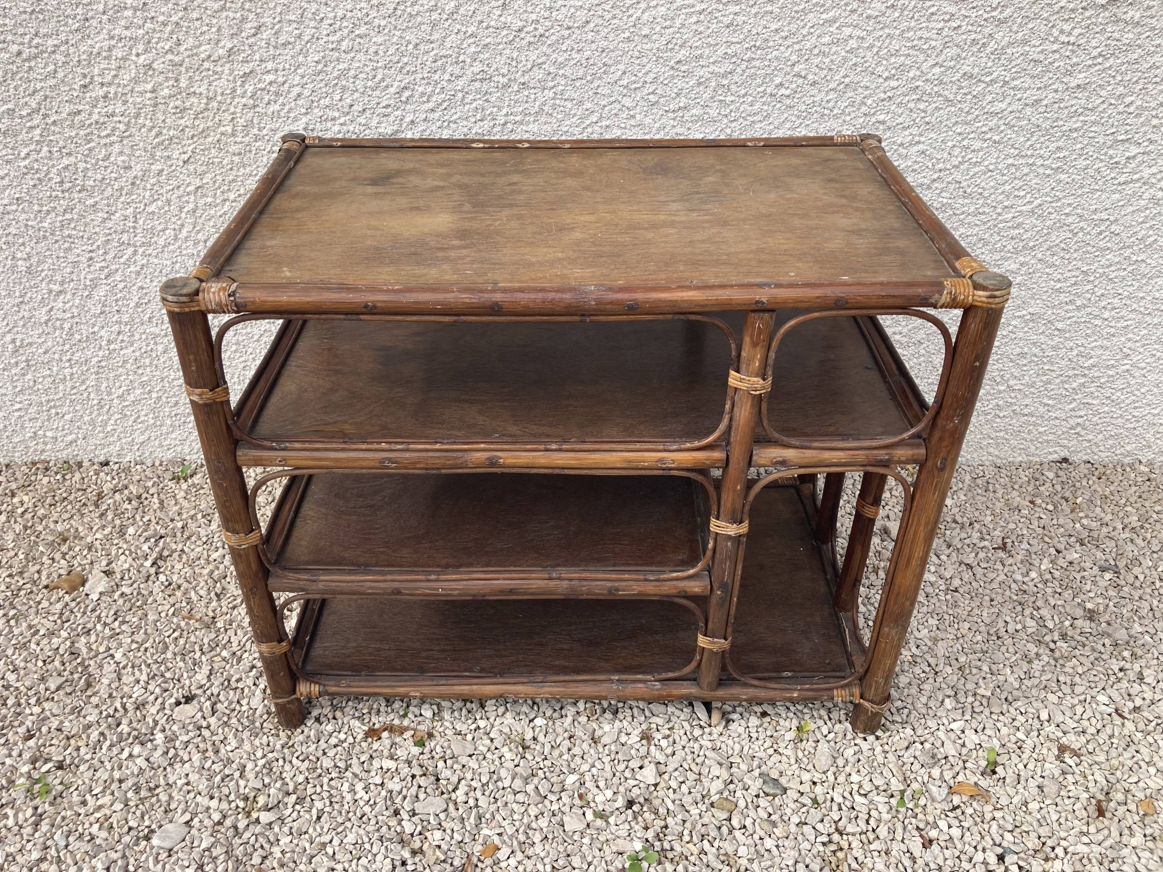 Meuble d’appoint en bambou