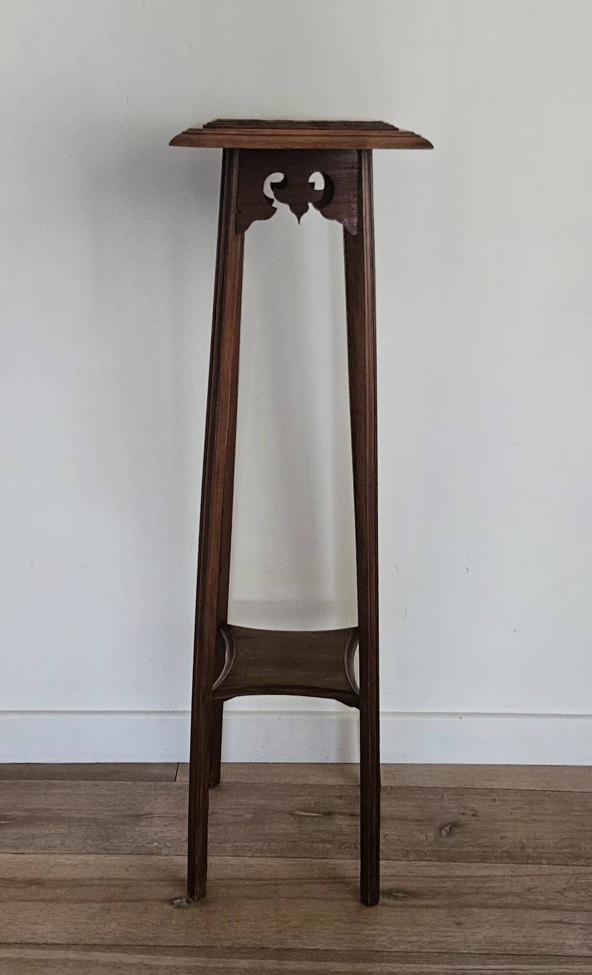 High plant stand in carved wood and Art Nouveau marble.