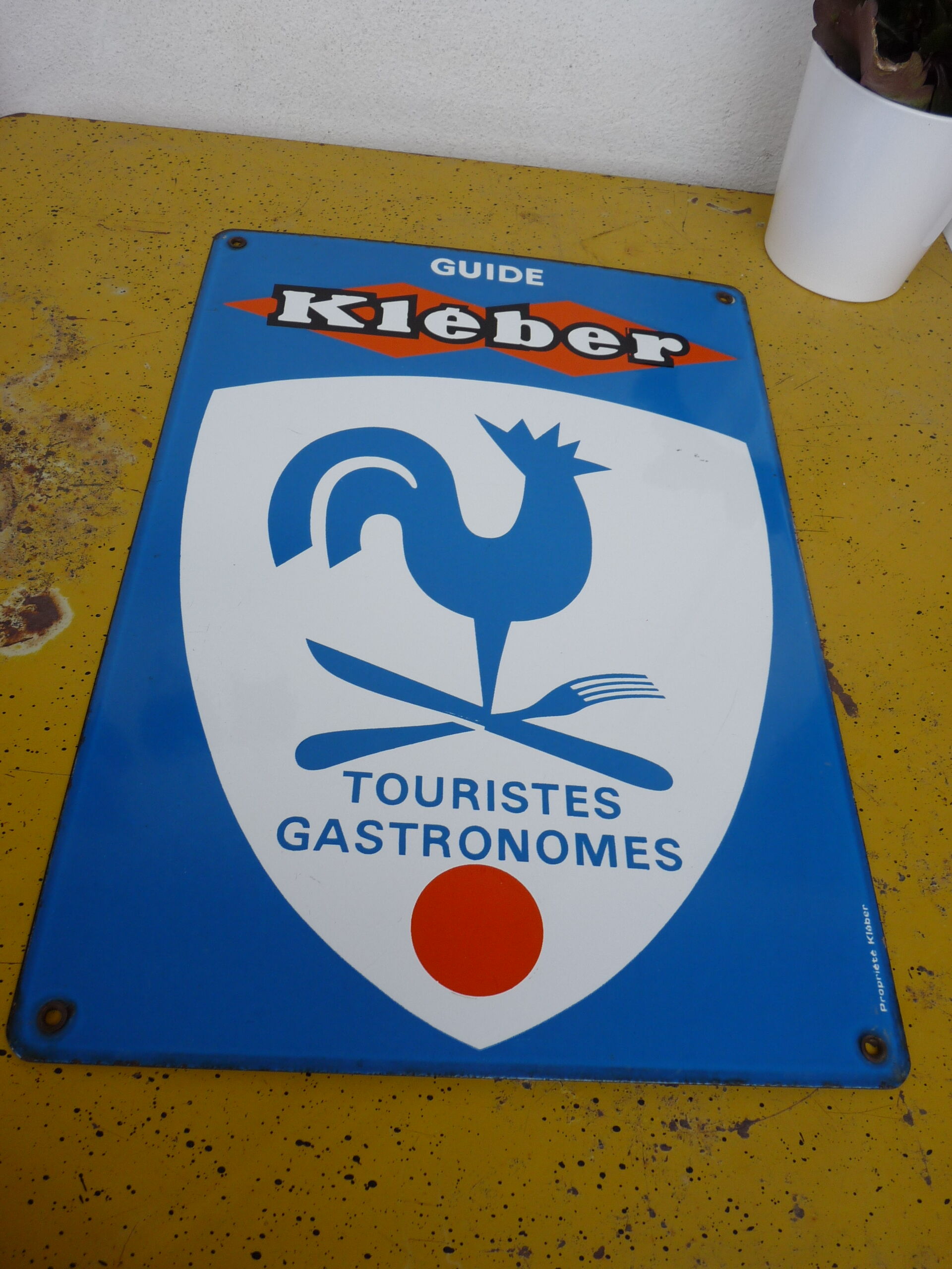 Plate tour guide kleber