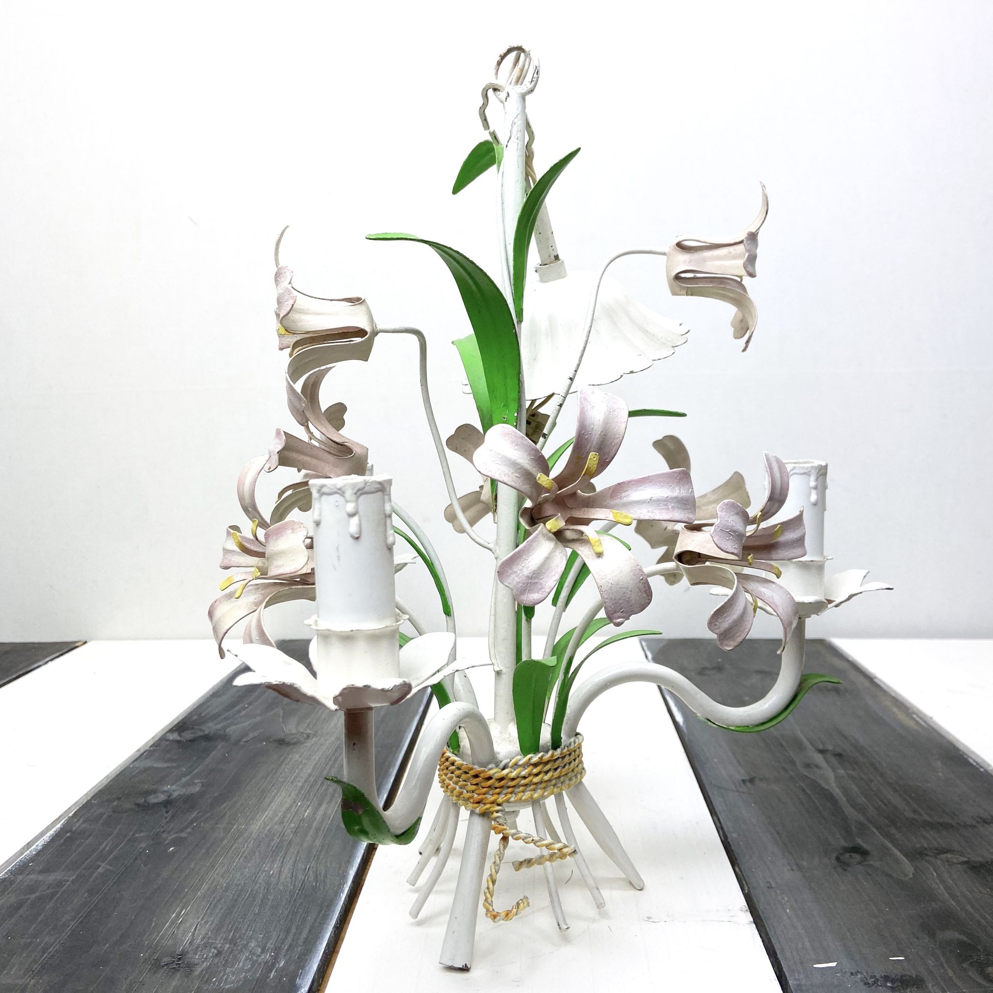 Chandelier bouquet of flowers in painted metal - flowers and foliage in volume - 3 ampoules