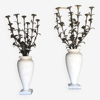 Pair of carrara marble vases, bronze bouquet of flowers