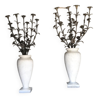 Pair of carrara marble vases, bronze bouquet of flowers