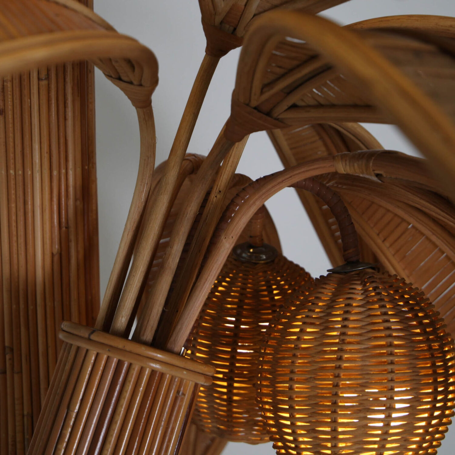 Large "coconut/palm" lamp in rattan