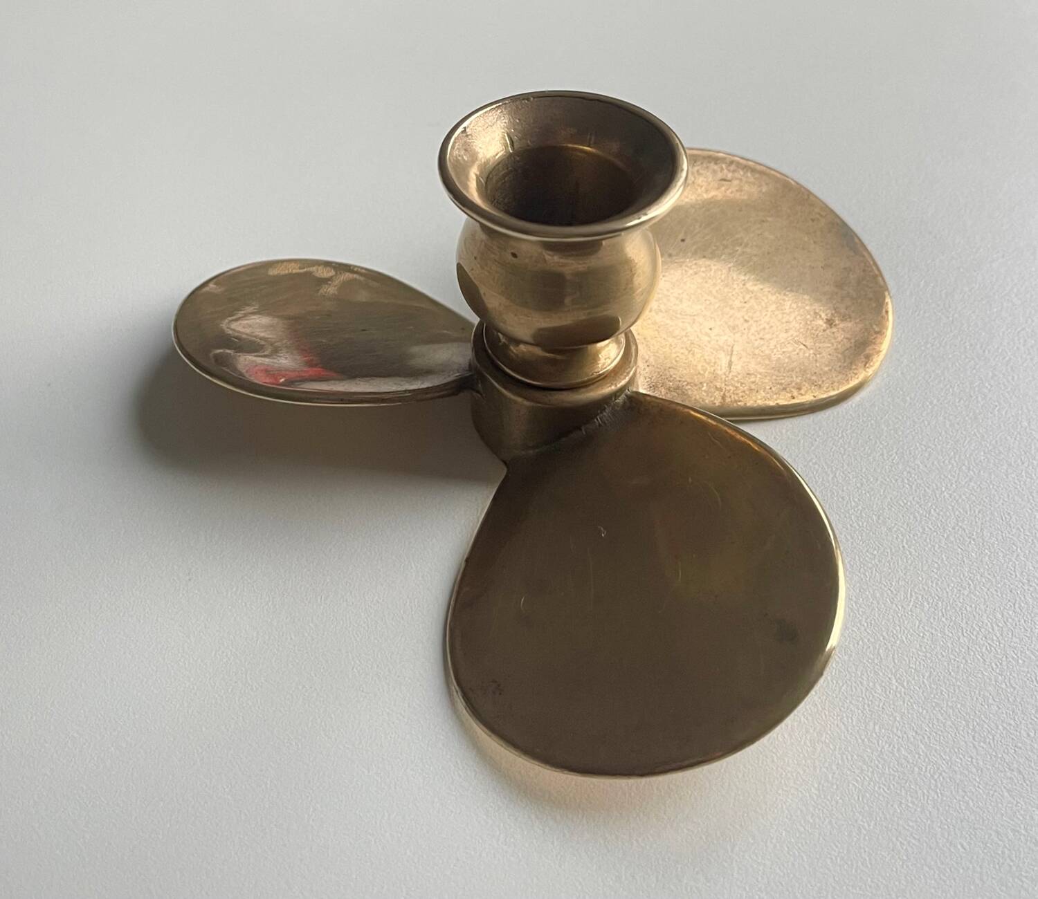 Propeller candle holder in solid brass