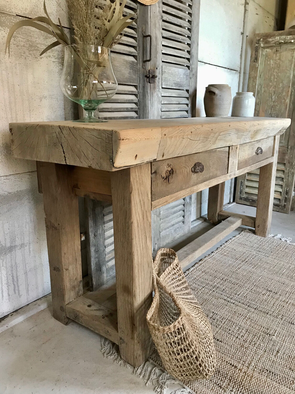 Workbench with drawers