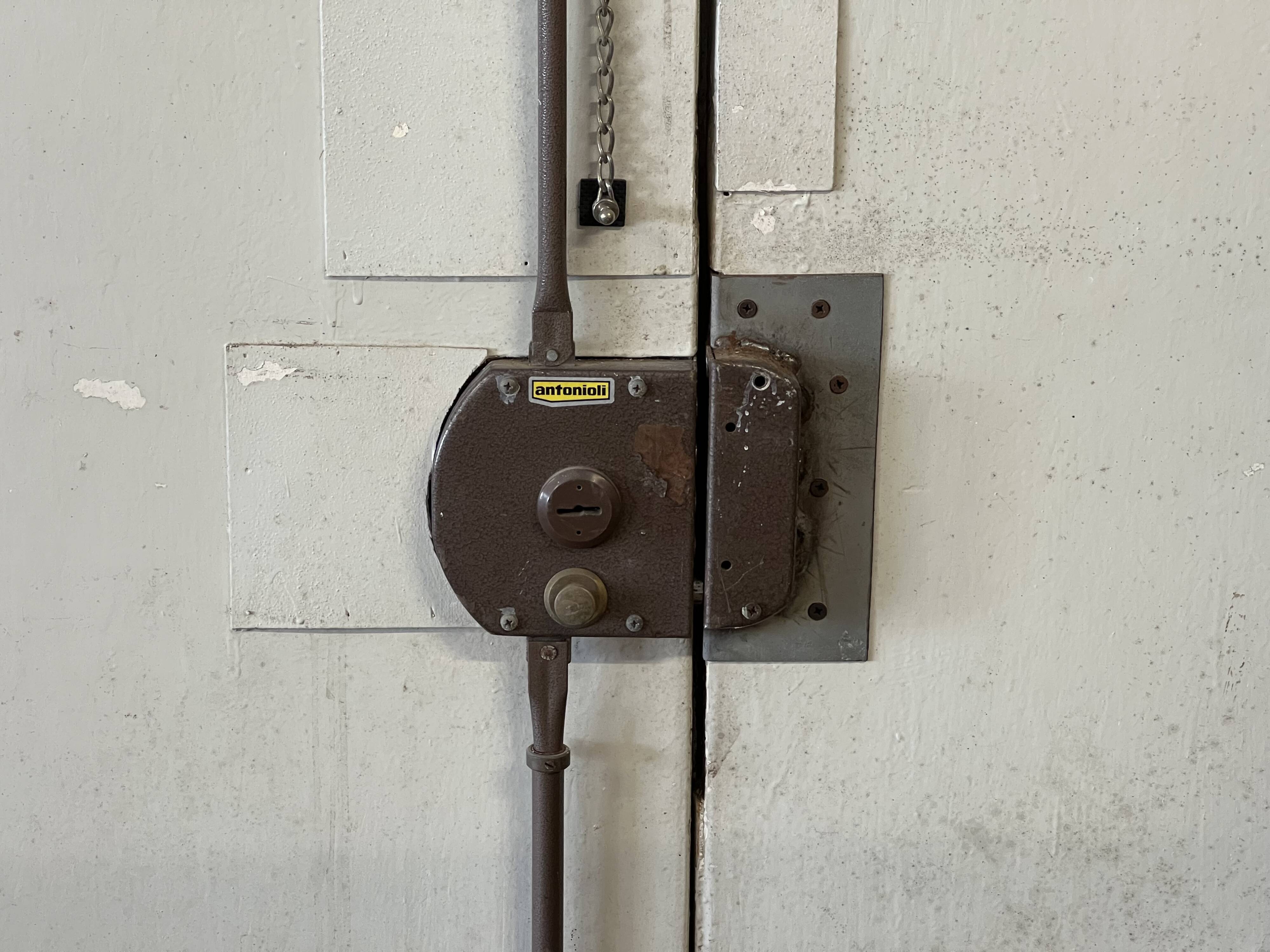 Double armored doors with solid oak frame napoleon iii era