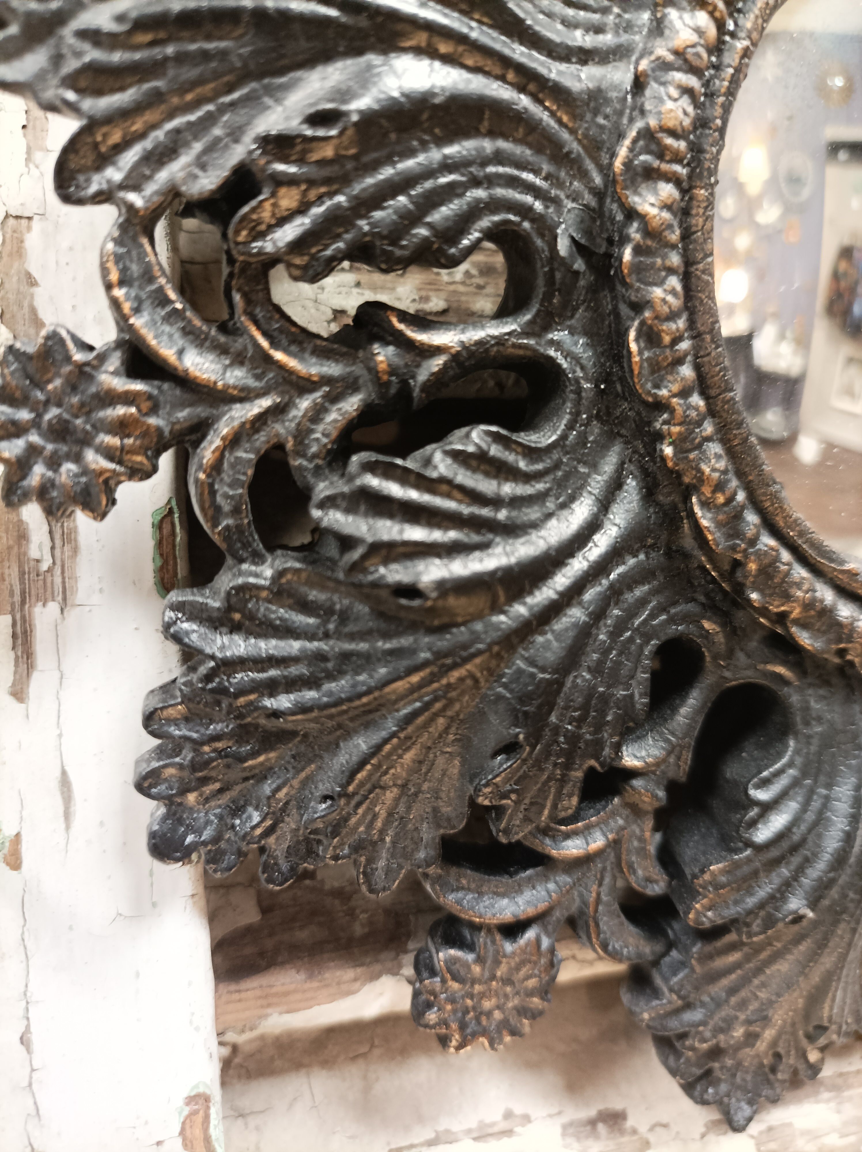 Convex mirror leaves and black flowers golden reflection 20 cm