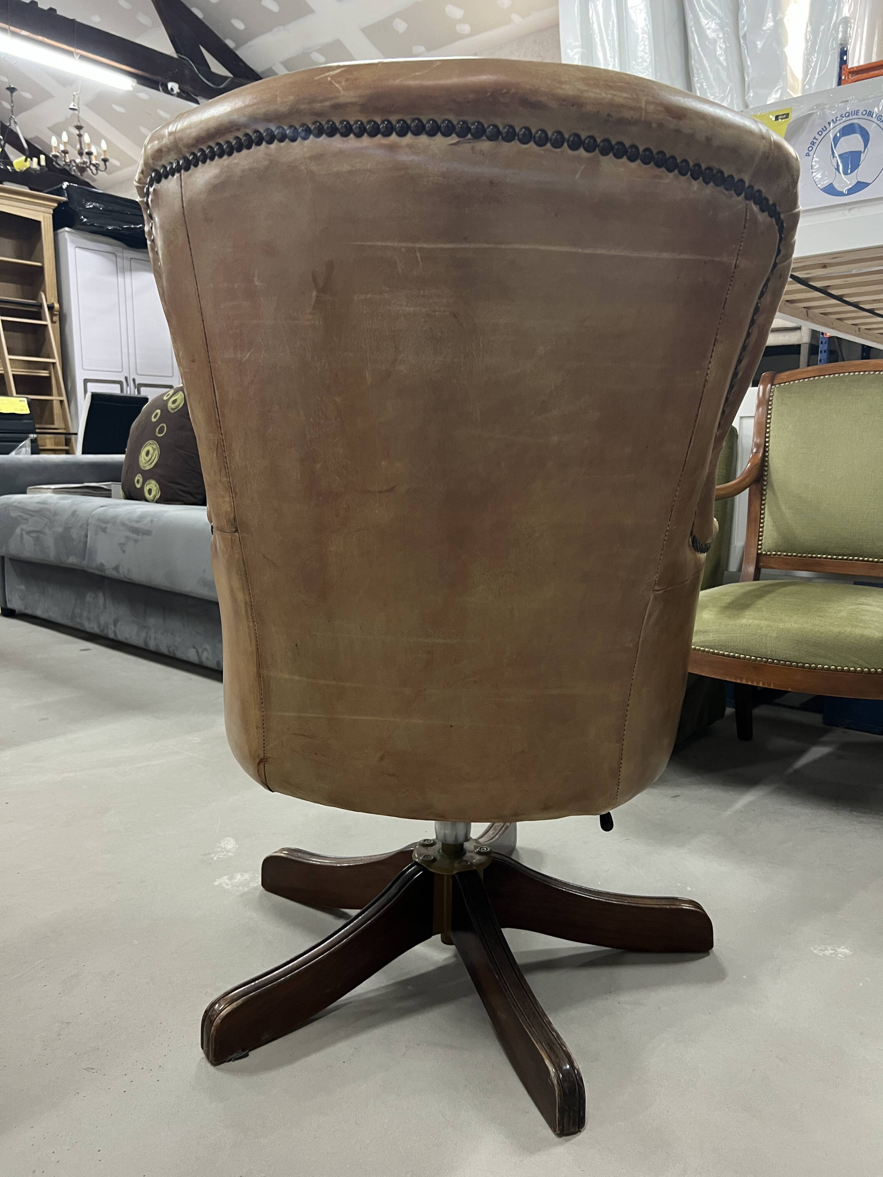 Office chair Chesterfield Gainsborough Chair swivel, in antique gold leather and mahogany