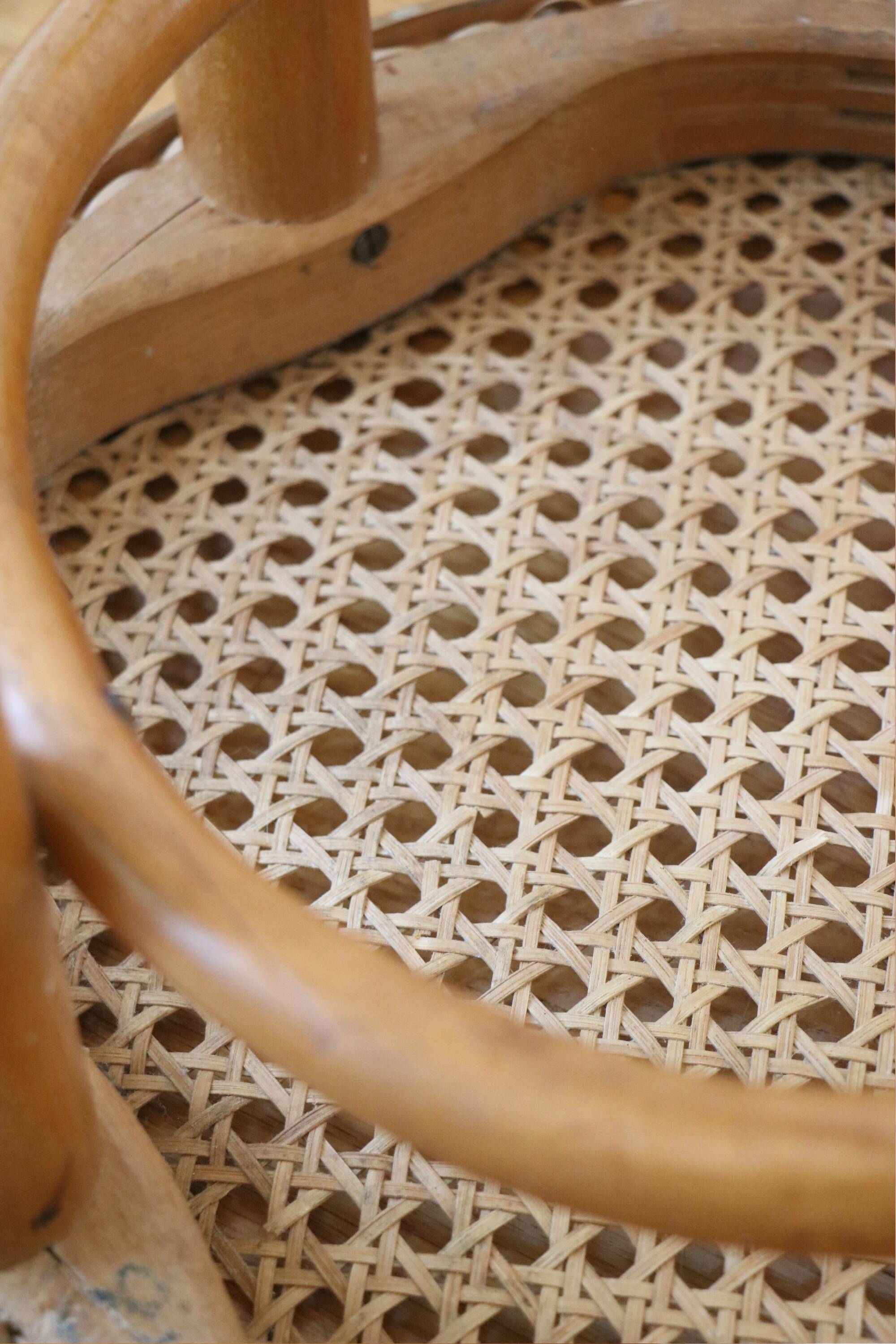 Tabouret en bois courbé et cannage