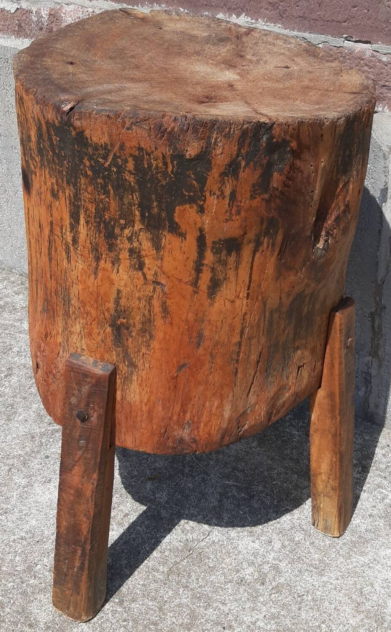 Table ou billot de boucher ancien tripode.