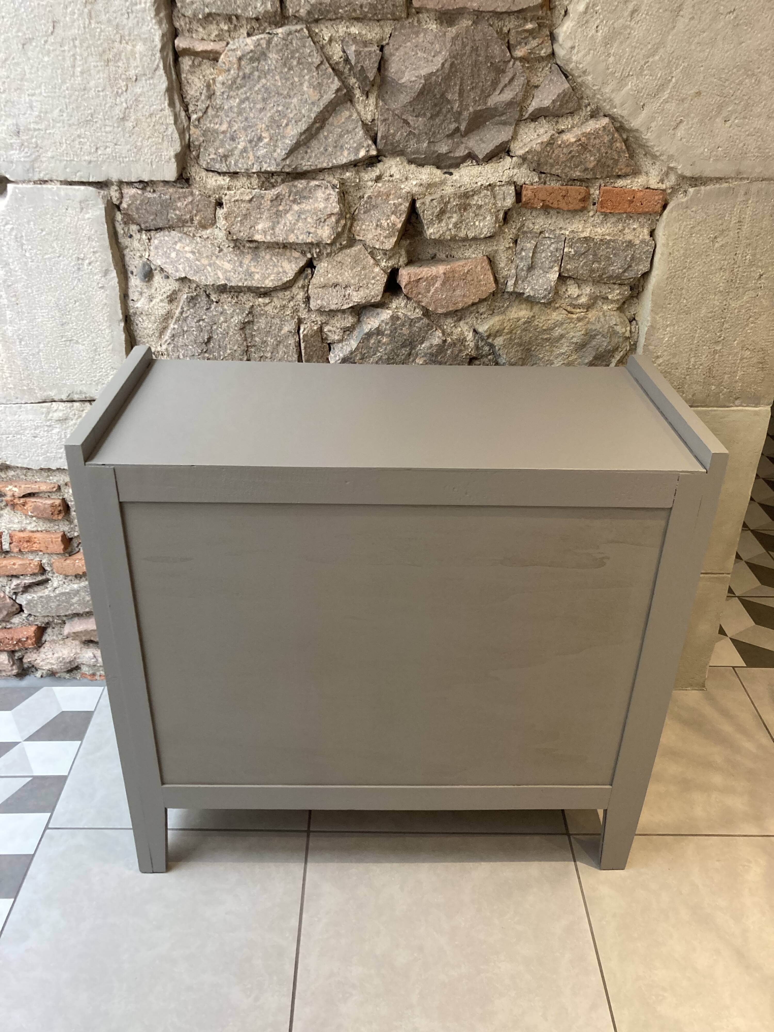 3-drawer ash gray chest of drawers from the 1950s