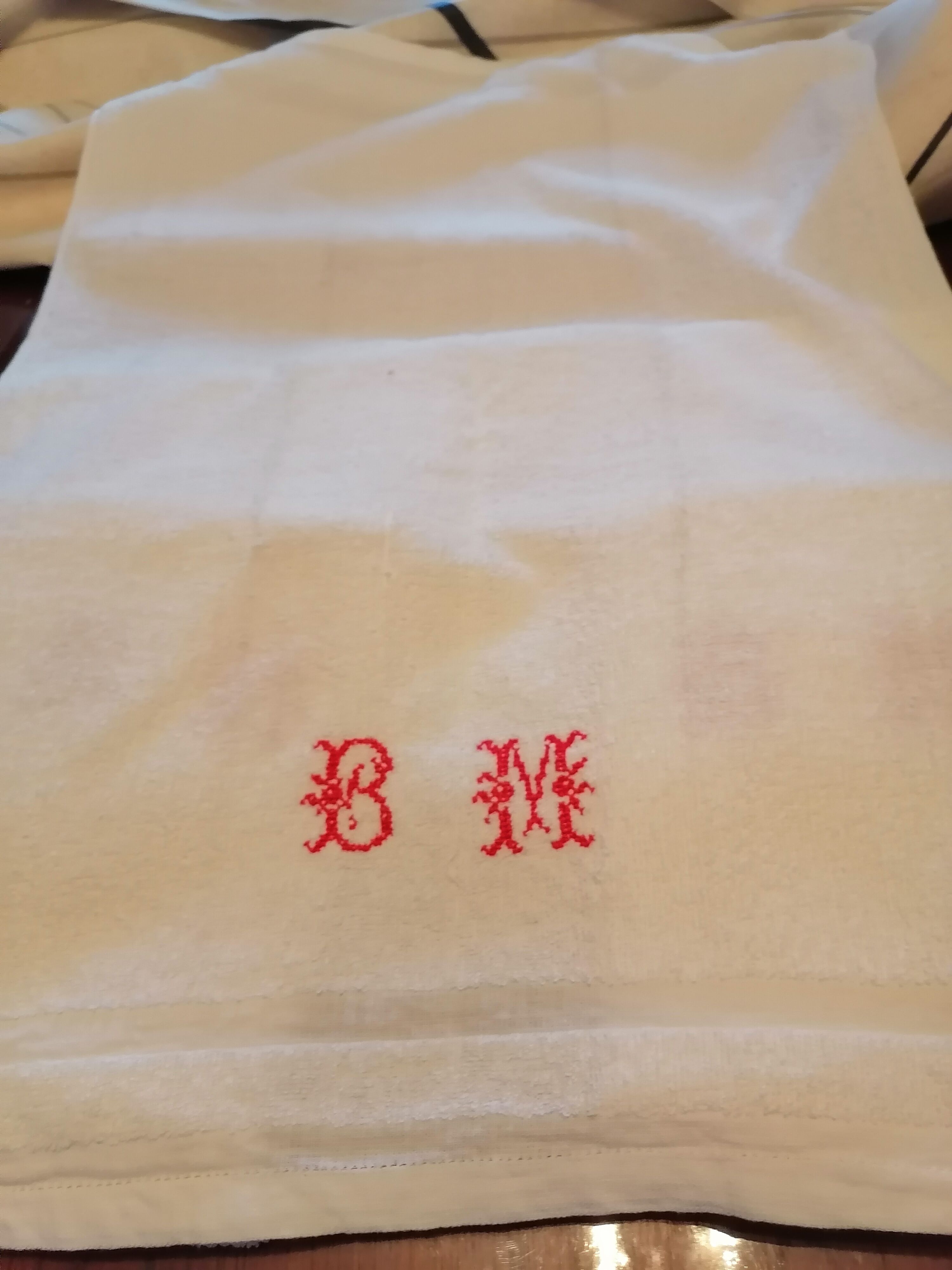 Set of 6 white embroidered terry towels 1930.1950