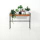 Métal noir scandinave et support de plante en teck