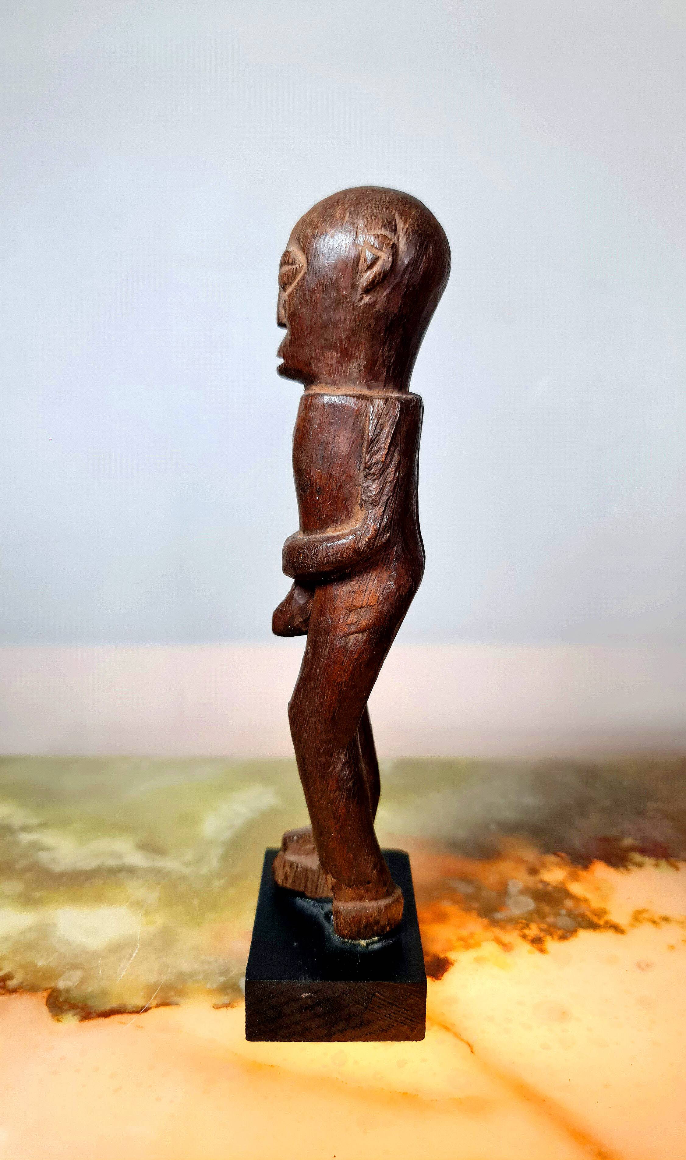 Old Fon statuette on a base, Benin