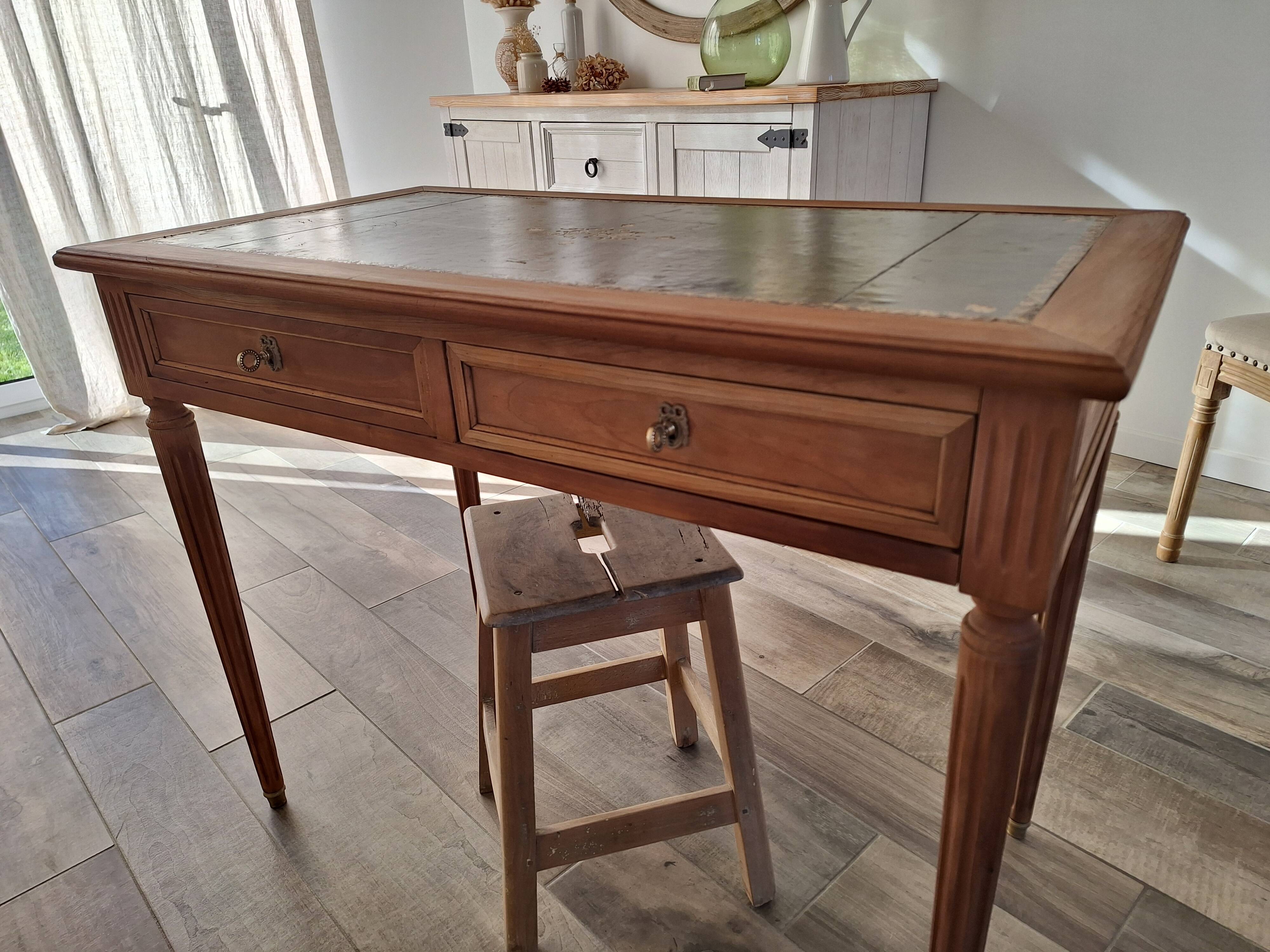 Extendable desk in solid wood in Louis XVI style