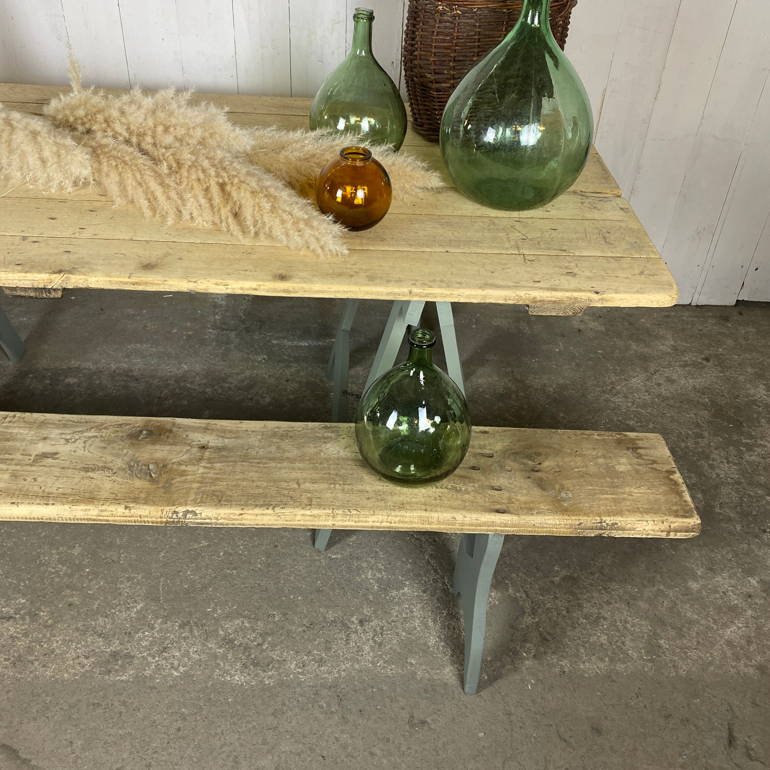 Table guinguette et 2 bancs