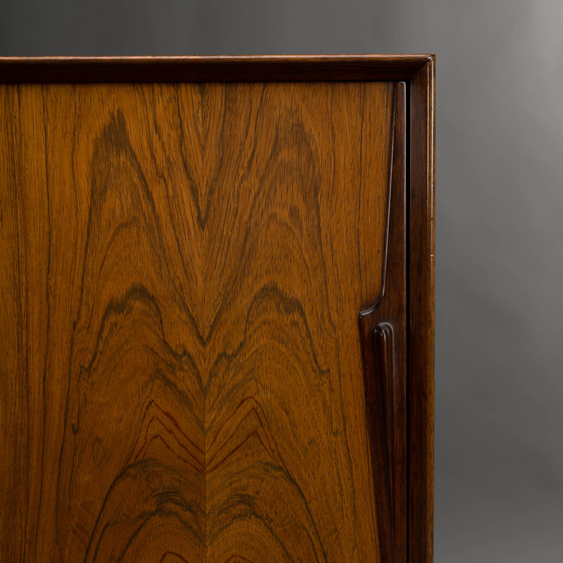 Danish buffet in rosewood, model no. 18, made in Oman by Jun Mobelfabrik, 1960s.